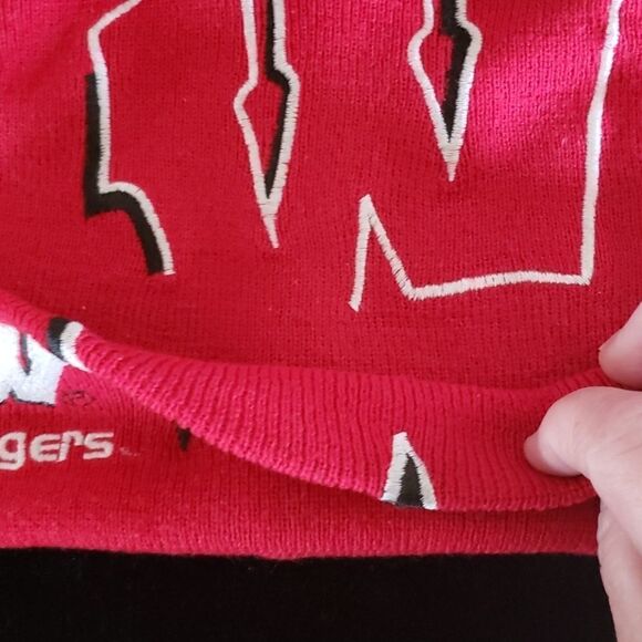 Bright Red Wisconsin Badgers Knit Hat Yth Sz 8-20 - Picture 2 of 5